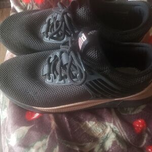 Puma Women's  Black and Rose Gold Sneakers